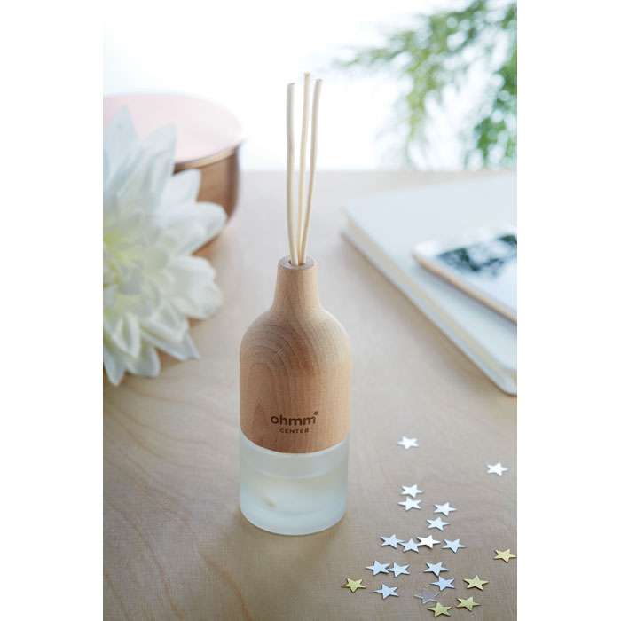 Aroma diffusor with 3 reed sticks